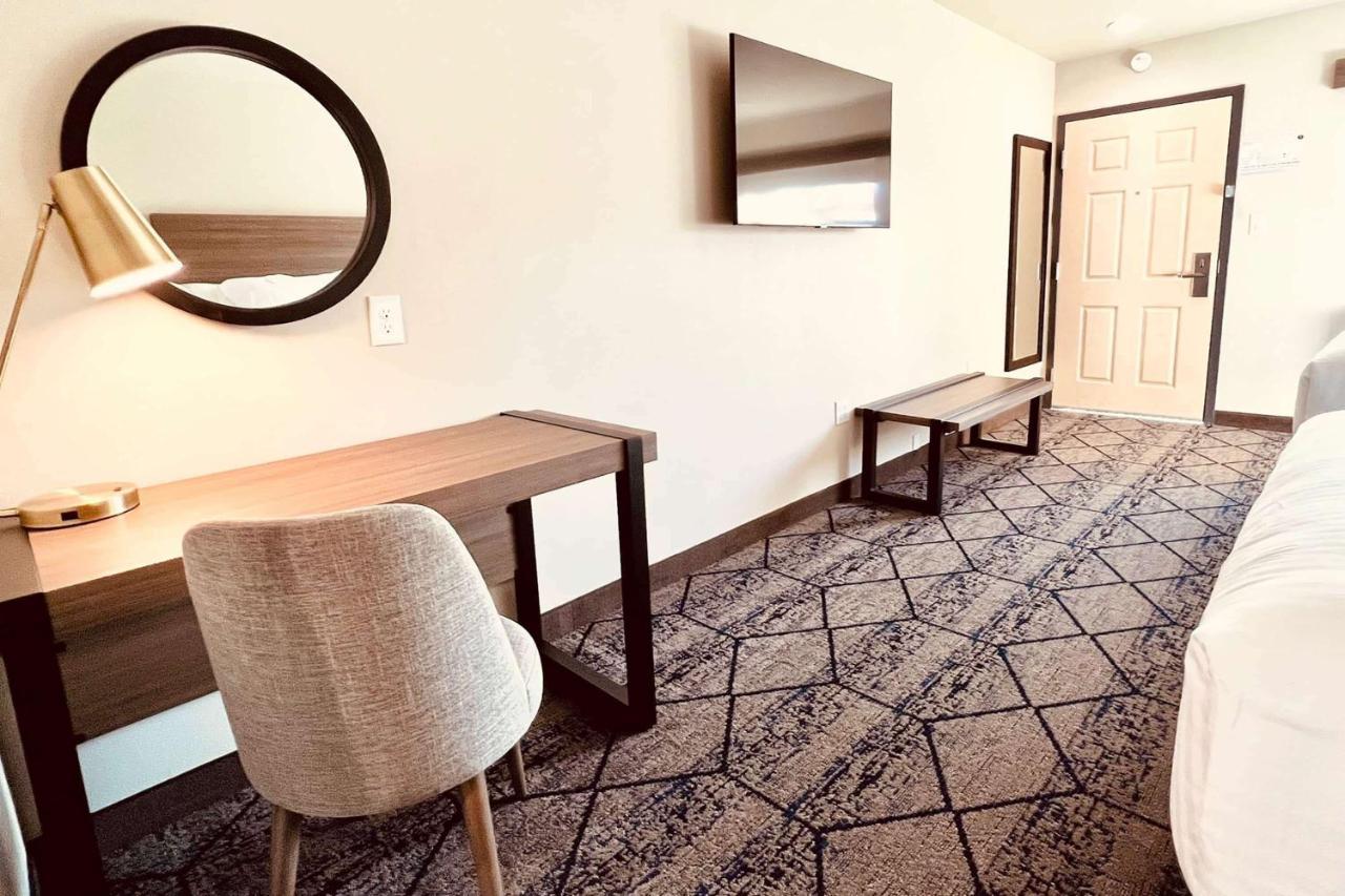 Ramada By Wyndham Modesto Yosemite Area Hotel Luaran gambar