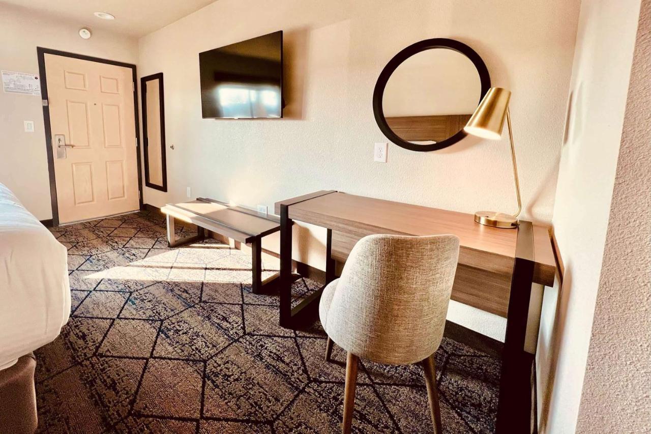Ramada By Wyndham Modesto Yosemite Area Hotel Luaran gambar