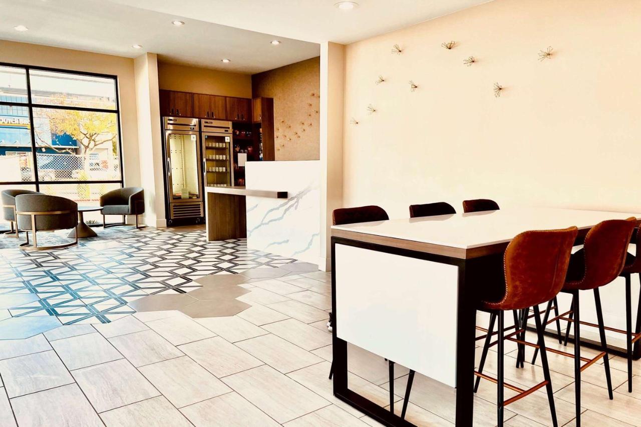Ramada By Wyndham Modesto Yosemite Area Hotel Luaran gambar