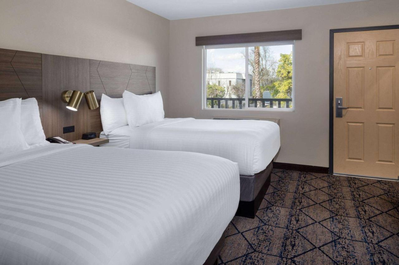 Ramada By Wyndham Modesto Yosemite Area Hotel Luaran gambar