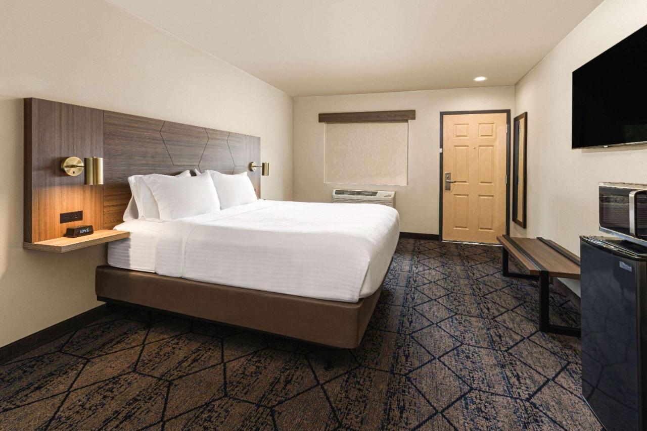 Ramada By Wyndham Modesto Yosemite Area Hotel Luaran gambar
